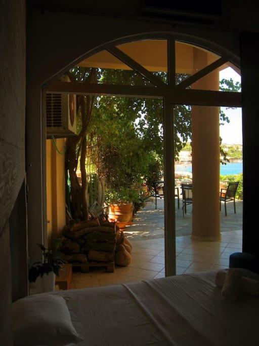 Lenico Beachfront Suites Agia Pelagia Exteriör bild