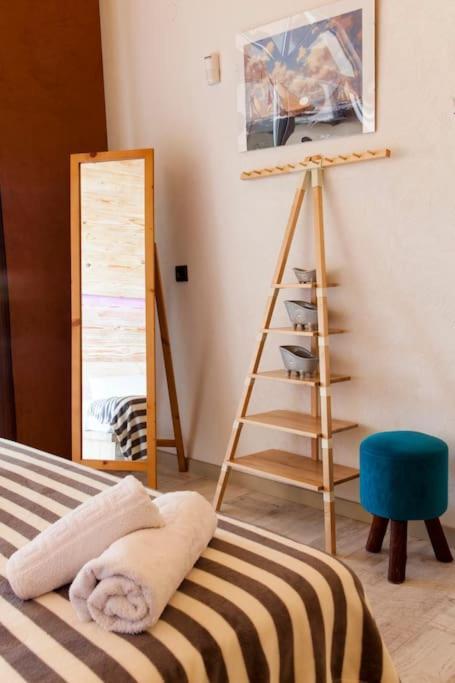 Lenico Beachfront Suites Agia Pelagia Exteriör bild