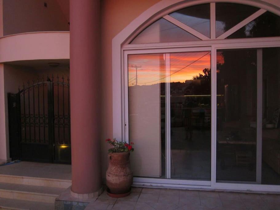 Lenico Beachfront Suites Agia Pelagia Exteriör bild